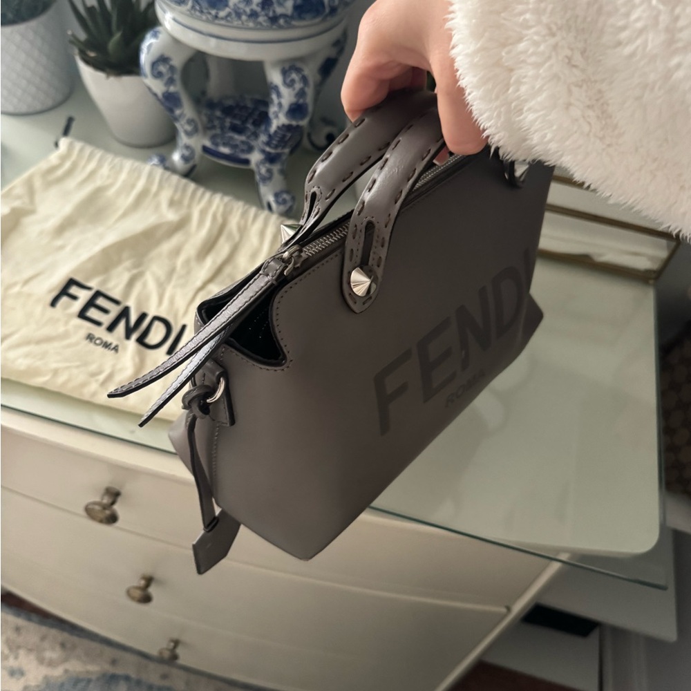 Elegant Gray Women's Handbag - Picture 3 of 9